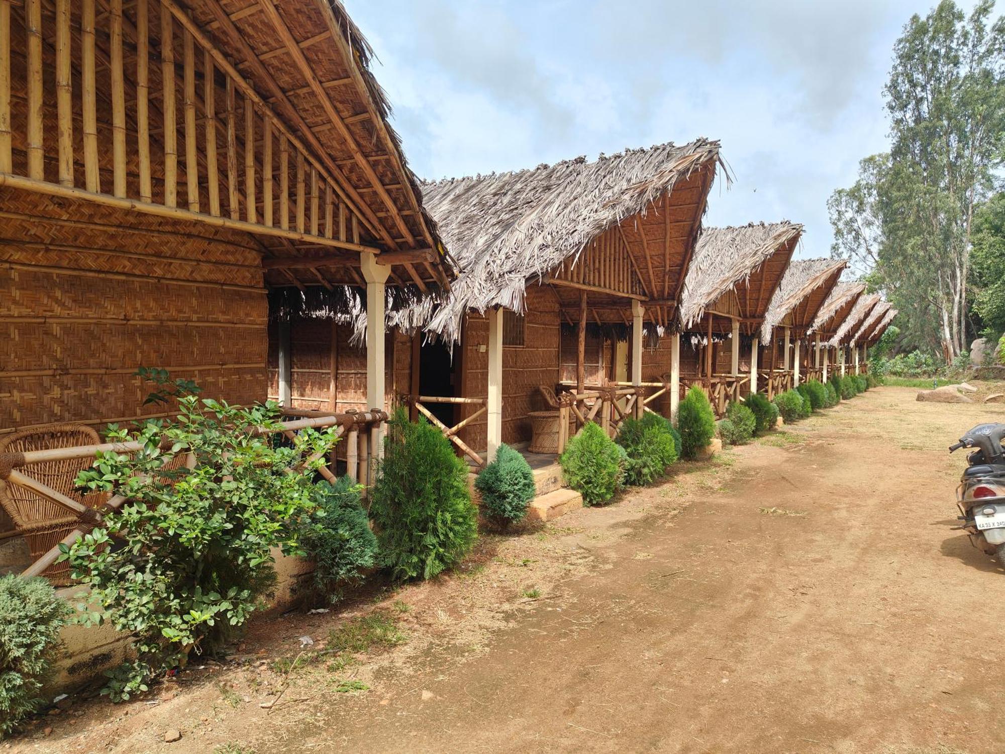 Hotel Lazy Panda Hampi Exterior foto
